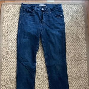 Levi’s 311 shaping skinny jean size 28 EUC